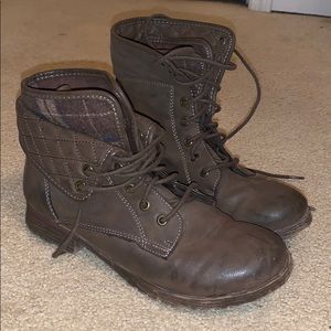 Combat boots